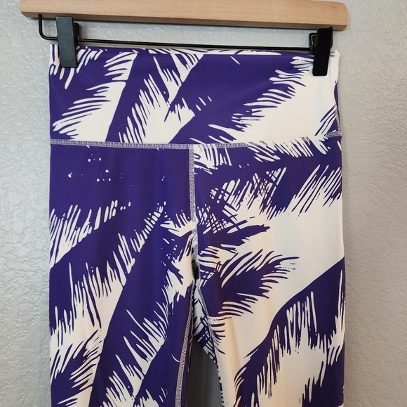 Fabletics Oasis PureLuxe High-Waisted 7/8 Legging - Picture 4 of 8